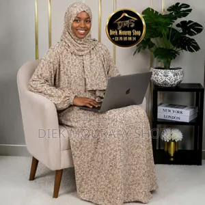 Robe Avec Voile Intégré