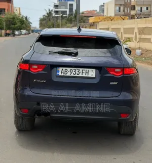 Jaguar F-Pace 2017 Bleu