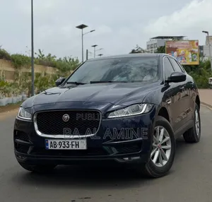 Jaguar F-Pace 2017 Bleu