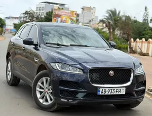 Jaguar F-Pace 2017 Bleu