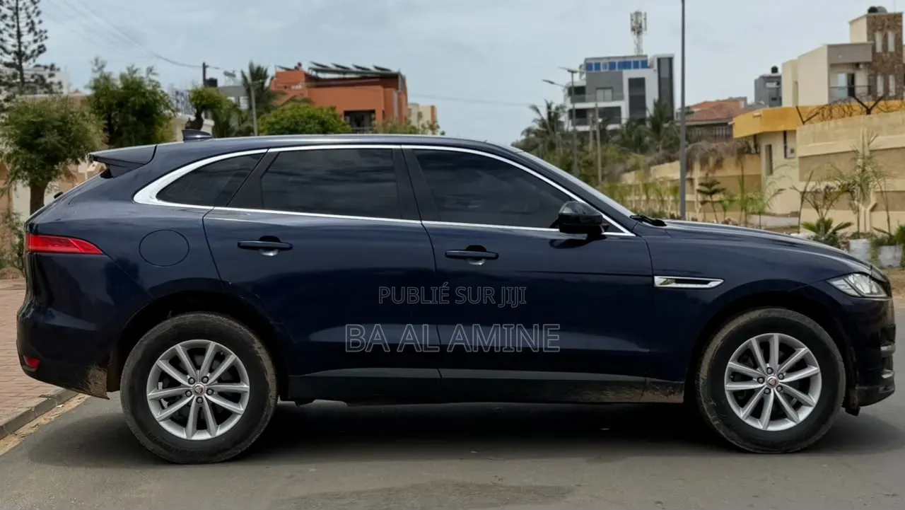 Jaguar F-Pace 2017 Bleu