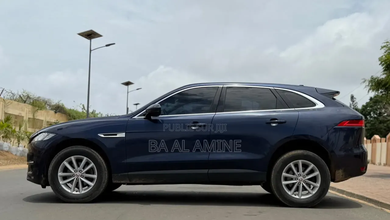 Jaguar F-Pace 2017 Bleu