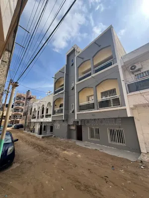 3chbre Villa dans Cité Fadia, Parcelles Assainies à Vendre