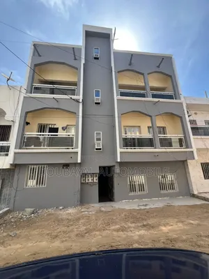 3chbre Villa dans Cité Fadia, Parcelles Assainies à Vendre