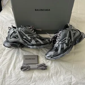 Balenciaga Runner Gris Full Black Disponible