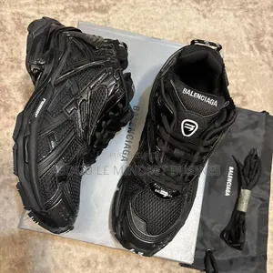 Balenciaga Runner Gris Full Black Disponible