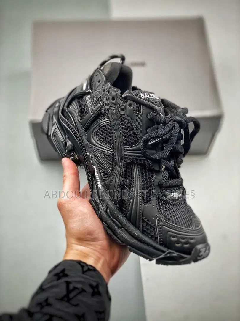 Balenciaga Runner Gris Full Black Disponible