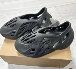 Yezzy Slide
