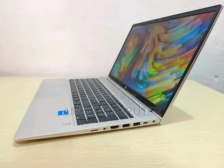 Ordinateur portable HP ProBook 450 G8 16GB Intel Core i5 SSD 256GB