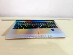 Ordinateur portable HP ProBook 450 G8 16GB Intel Core i5 SSD 256GB