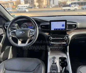 Ford Explorer 2021 Gris