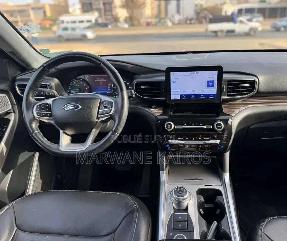Ford Explorer 2021 Gris