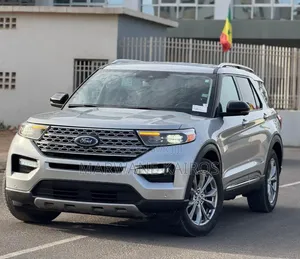 Ford Explorer 2021 Gris