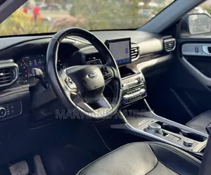 Ford Explorer 2021 Gris