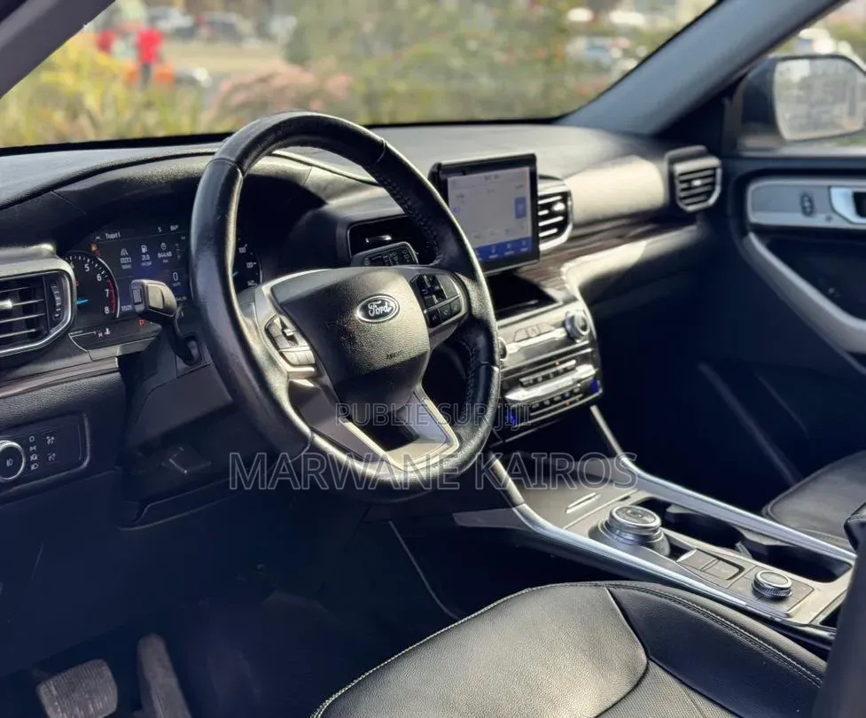 Ford Explorer 2021 Gris