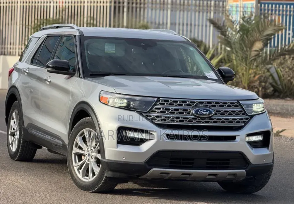 Ford Explorer 2021 Gris