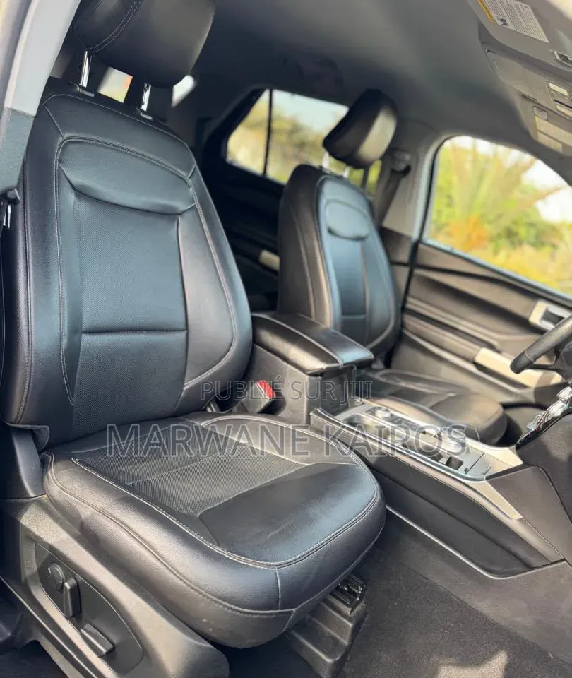 Ford Explorer 2021 Gris