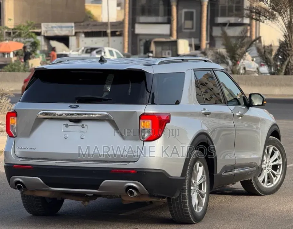 Ford Explorer 2021 Gris