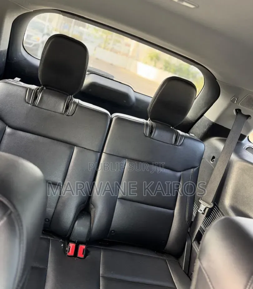 Ford Explorer 2021 Gris