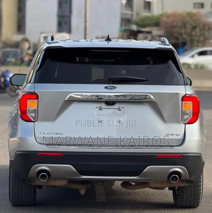 Ford Explorer 2021 Gris