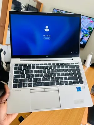 Ordinateur portable HP EliteBook 840 G8 16GB Intel Core i7 SSD 256GB