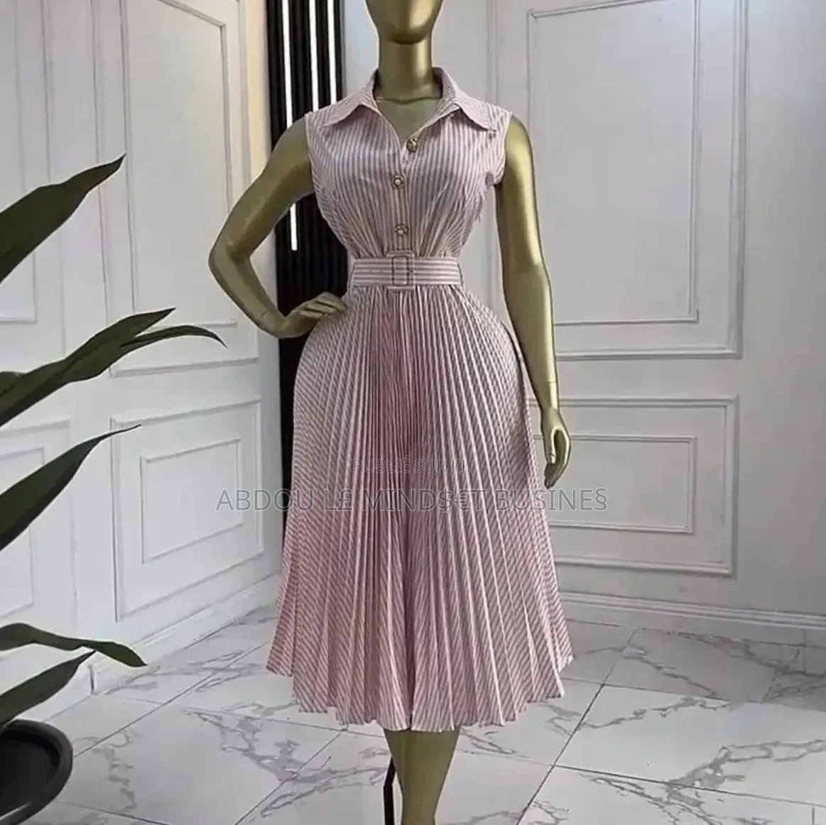 Robe Sans Manche Avec Ceinture Disponible