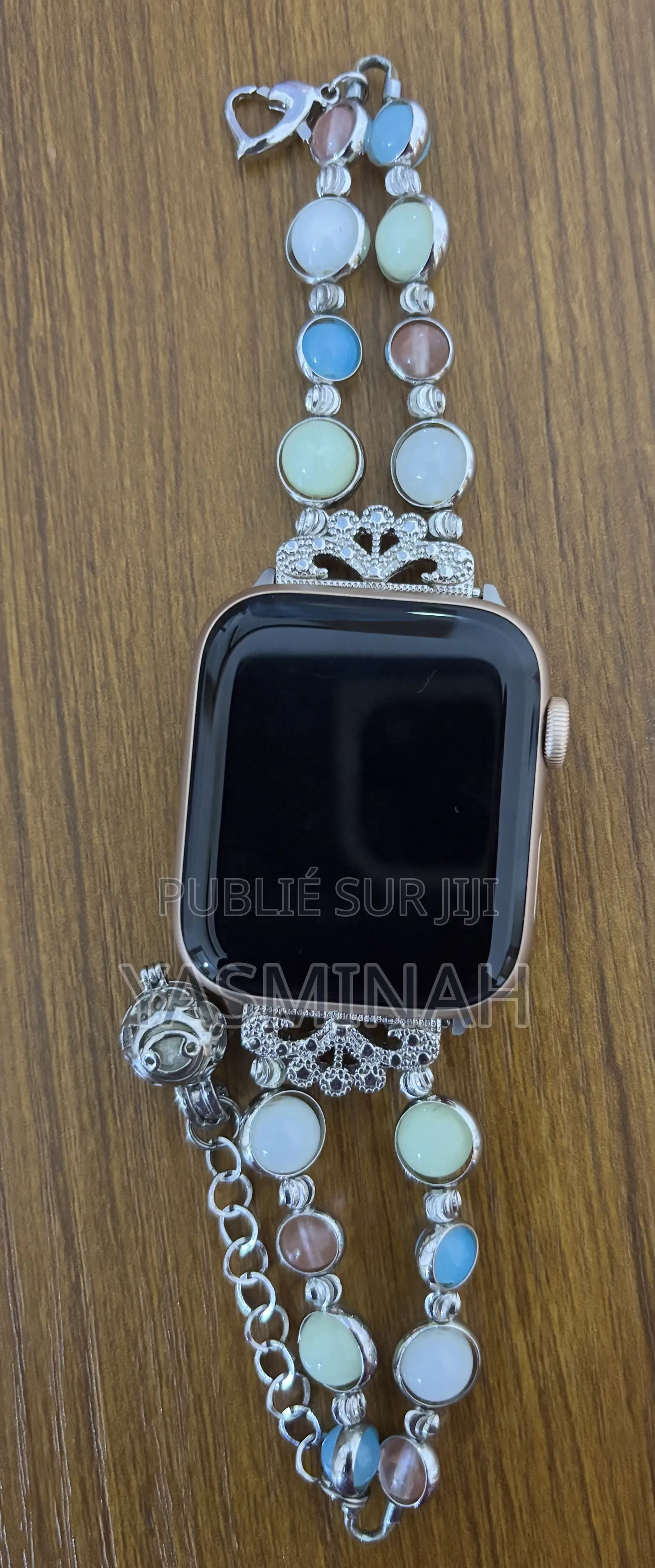 Apple Watch SE 44 Mm Très Bon État Avec Chargeur Offert