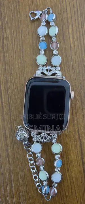 Apple Watch SE 44 Mm Très Bon État Avec Chargeur Offert