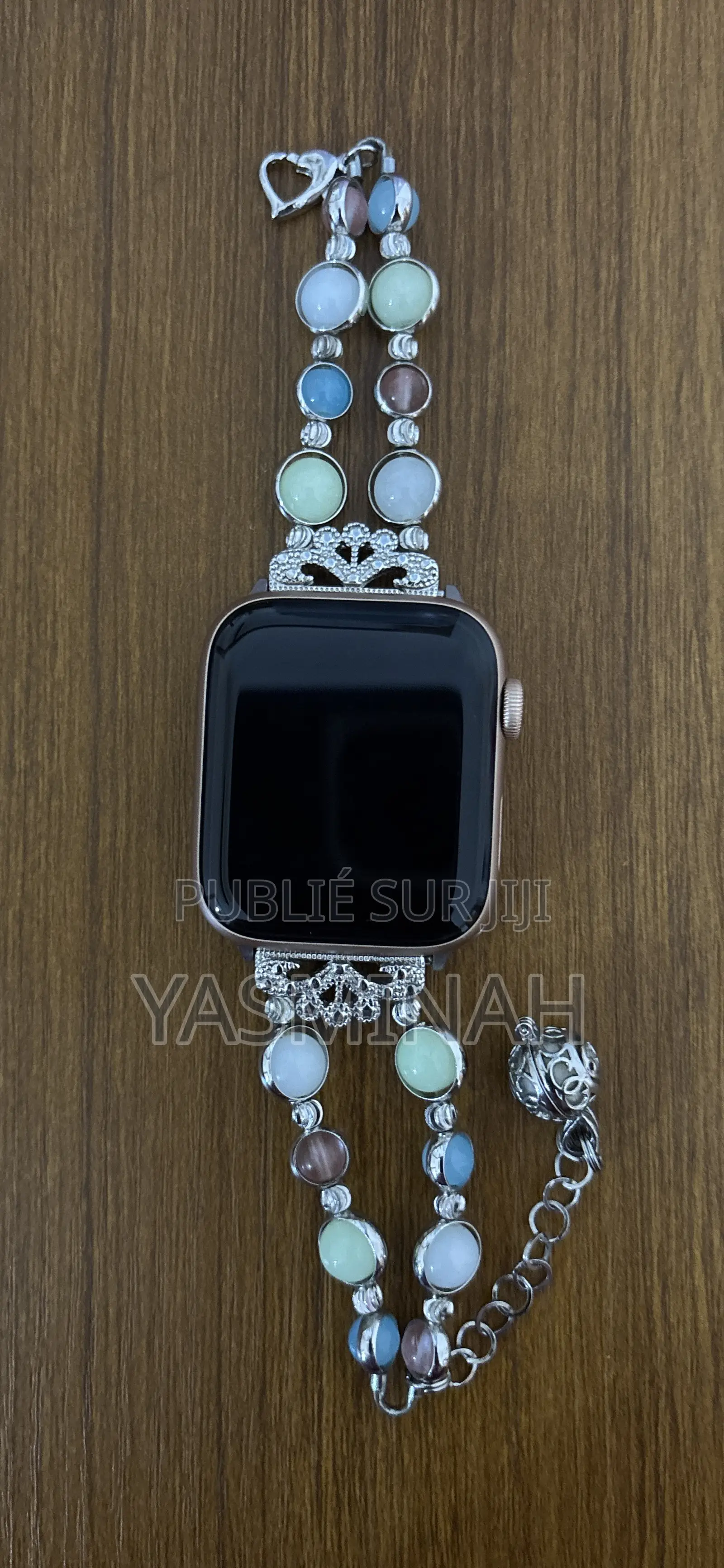 Apple Watch SE 44 Mm Très Bon État Avec Chargeur Offert