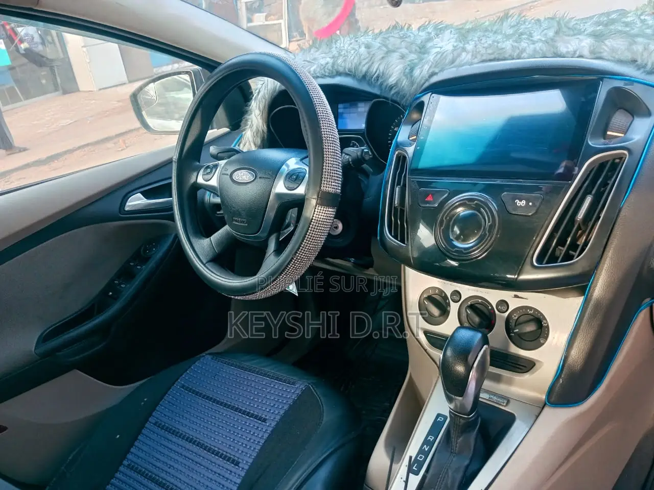 Ford Focus SE Sedan FWD (2.0L 4cyl 5M) 2013 Bleu