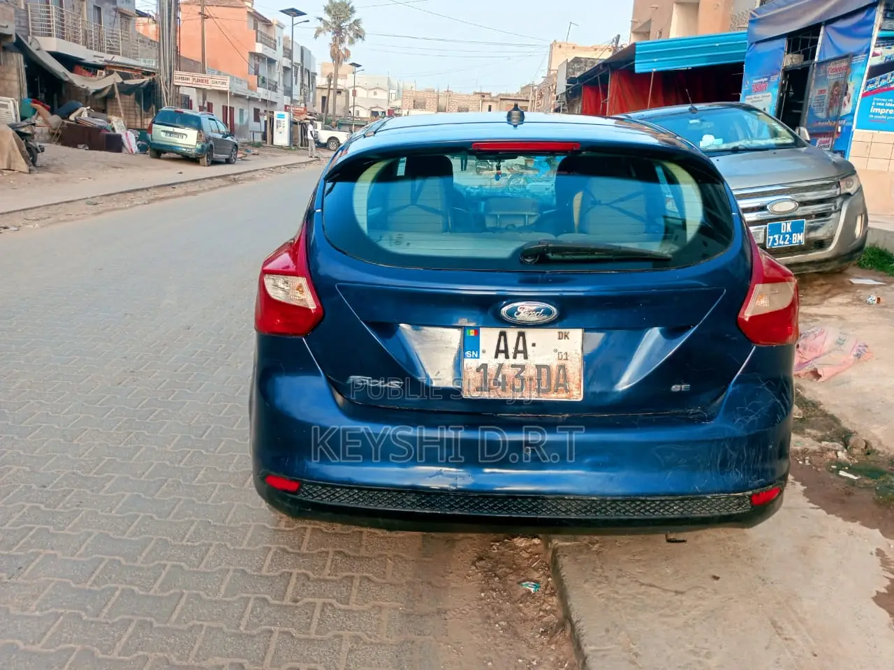 Ford Focus SE Sedan FWD (2.0L 4cyl 5M) 2013 Bleu