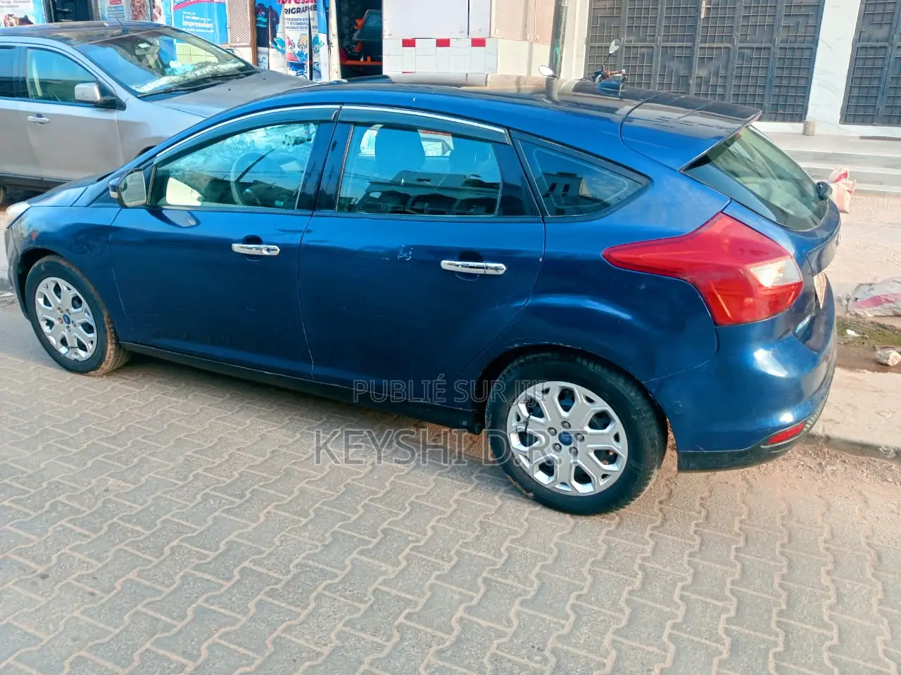 Ford Focus SE Sedan FWD (2.0L 4cyl 5M) 2013 Bleu