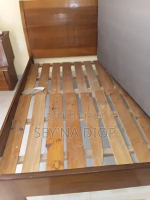 Ensemble Lit Plus Matelas Frigo Et Micro Onde en Très Bon État