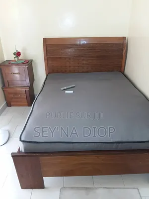 Ensemble Lit Plus Matelas Frigo Et Micro Onde en Très Bon État