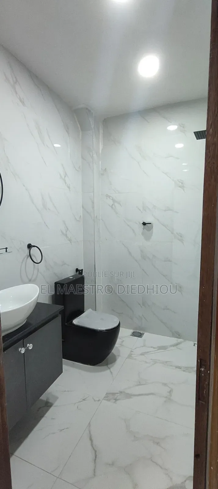 4chbre Appartement dans Appartement 4, Ouakam à Louer