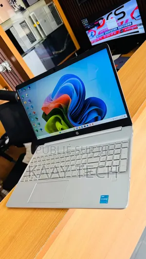 HP Pavilion Gaming Laptop 15-dk2xxx 8GB Intel Core i3 SSD 256GB