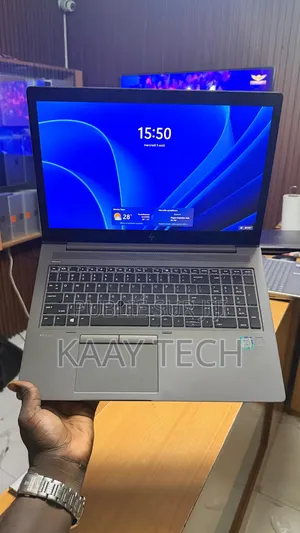 Ordinateur portable HP ZBook 15u G5 16GB Intel Core i7 SSD 256GB