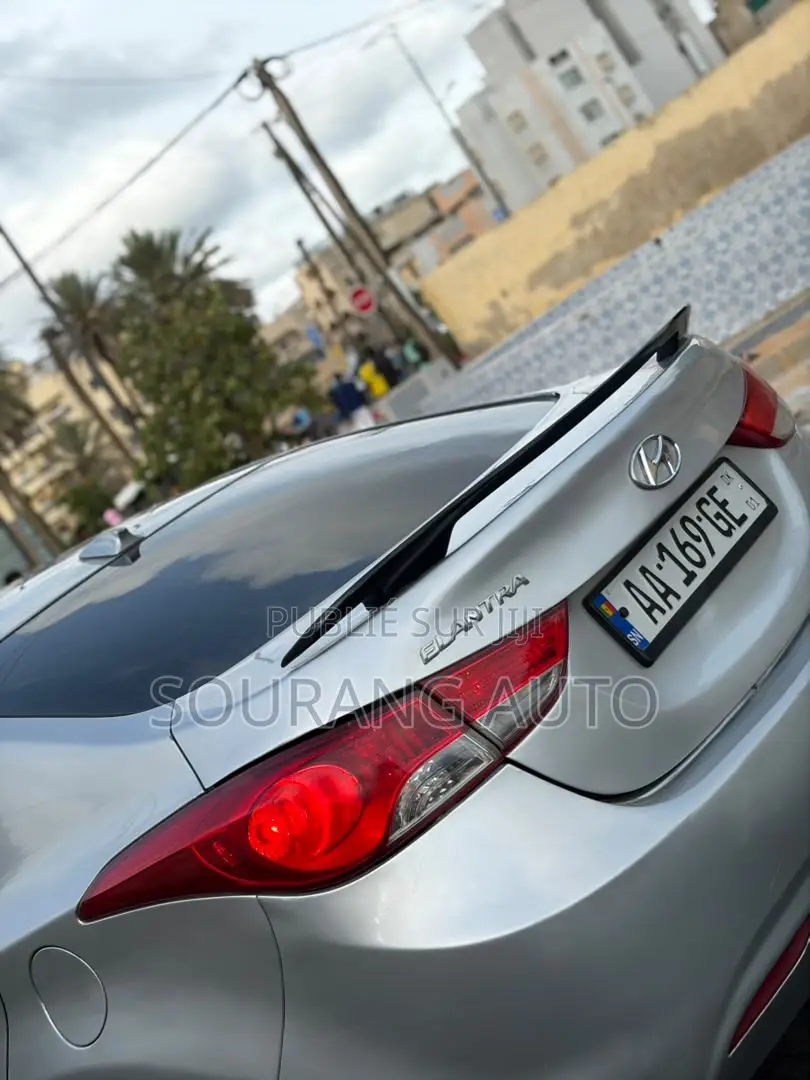 Hyundai Elantra SE 4dr Sedan (1.8L 4cyl 6A) 2014 Blanc