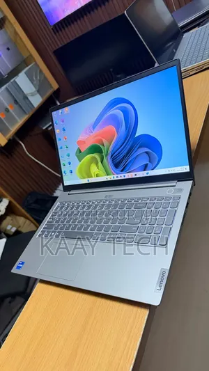 Nouveau Lenovo ThinkBook 15 16GB Intel Core i7 SSD 512GB