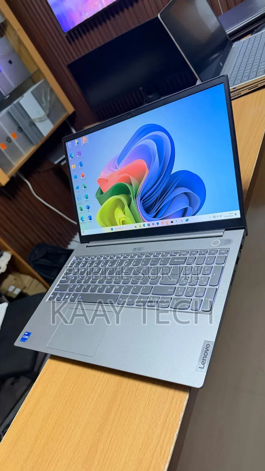 Nouveau Lenovo ThinkBook 15 16GB Intel Core i7 SSD 512GB