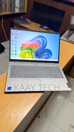 Nouveau Lenovo ThinkBook 15 16GB Intel Core i7 SSD 512GB